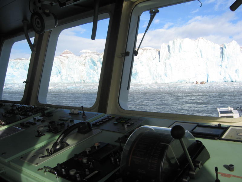 The Konsvegen Glacier seen from the bridge